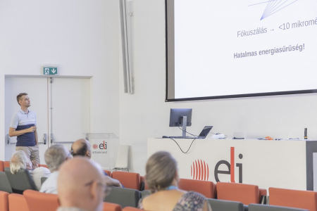 Dr. Lécz Zsolt, az ELI ALPS részecskegyorsítási csoportjának elméleti fizikus kutatója